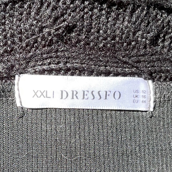 NWOT Dressfo Black Knit Sweater With Attached Belt - Picture 7 of 9